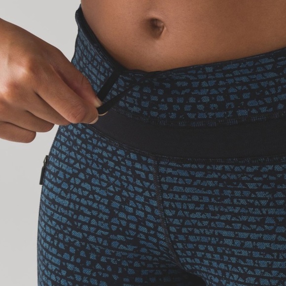 Lululemon Inspire Tight II
Shatter Weave Desert Teal Alberta Lake / Black - Picture 10 of 13